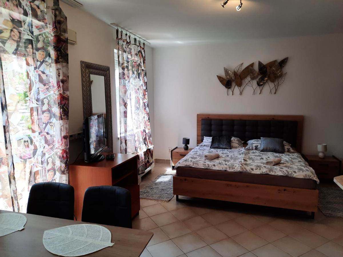 Ferienwohnung Crazy Frog Gambrinusz Ii. Hajdúszoboszló Exterior foto