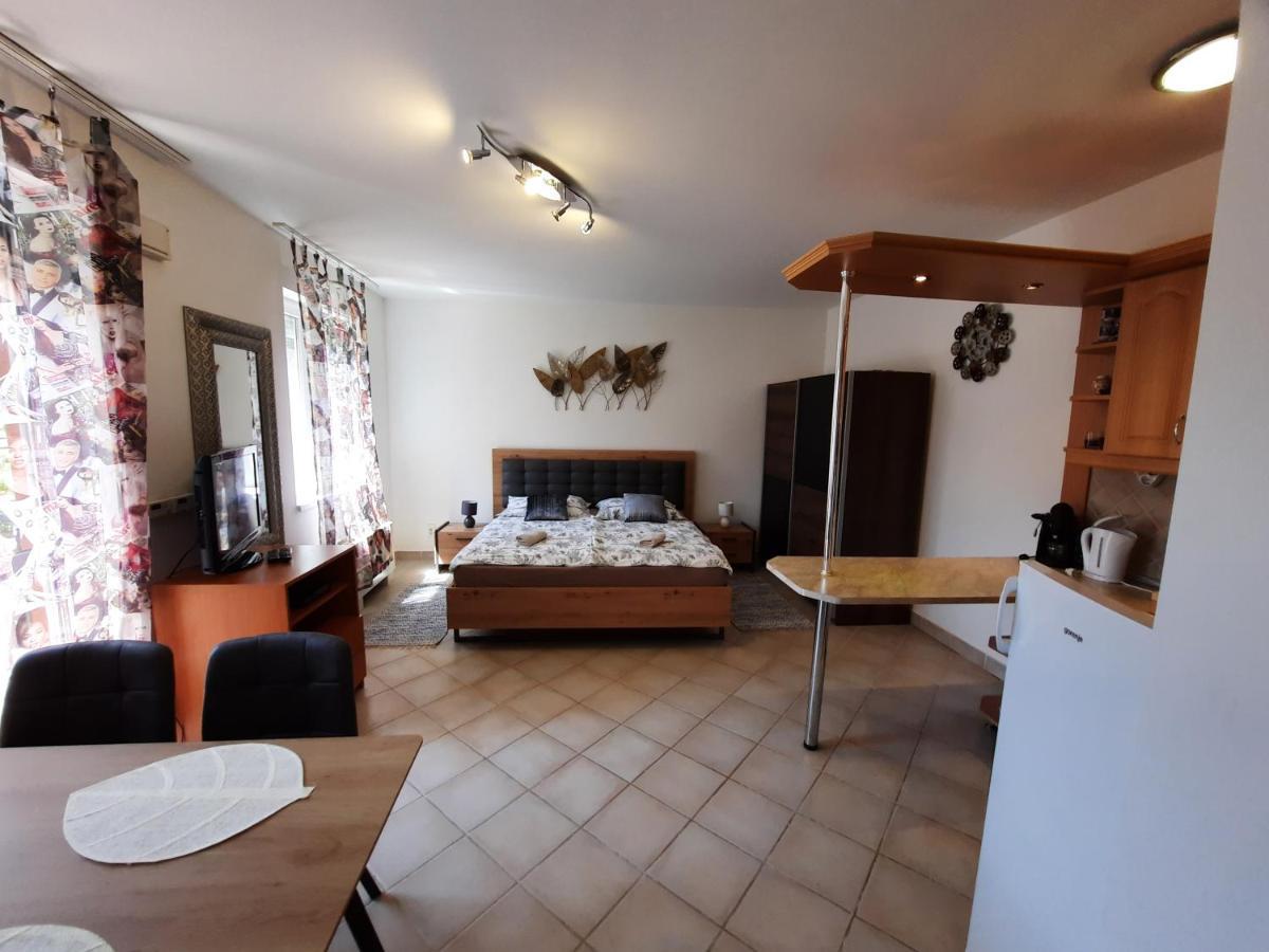 Ferienwohnung Crazy Frog Gambrinusz Ii. Hajdúszoboszló Exterior foto