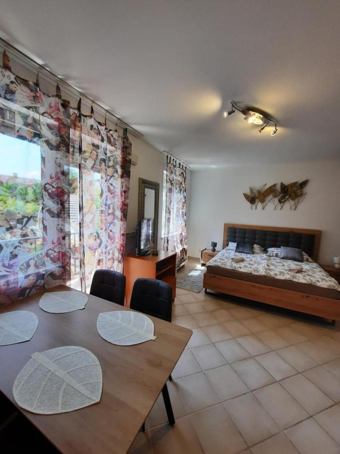 Ferienwohnung Crazy Frog Gambrinusz Ii. Hajdúszoboszló Exterior foto